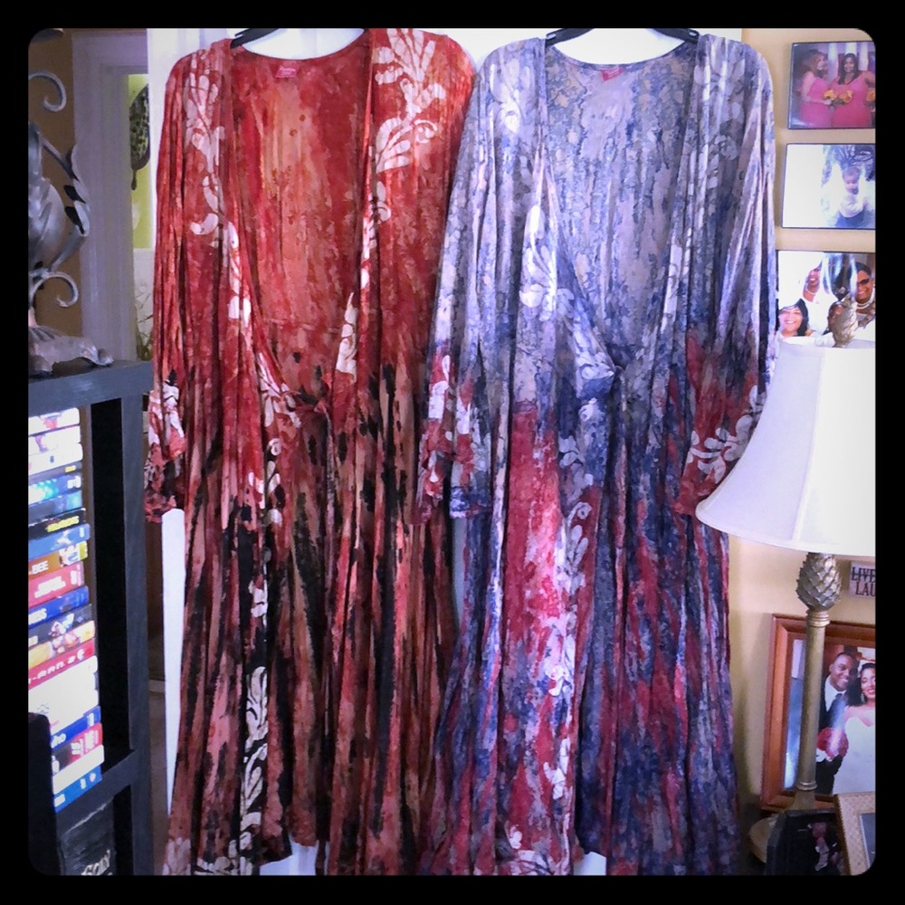 2 Beautiful maxi dresses $30 both dresses 👗☝️ $15